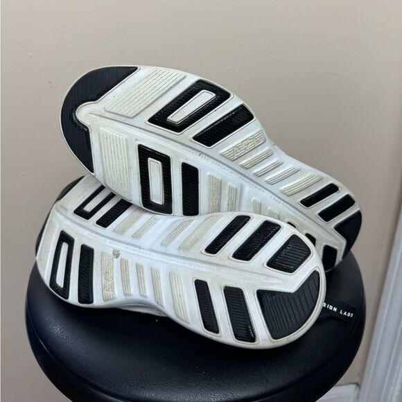 SALE! Unisex Cream APL Calf Hair Sneakers Size 8 EUC - Picture 5 of 5